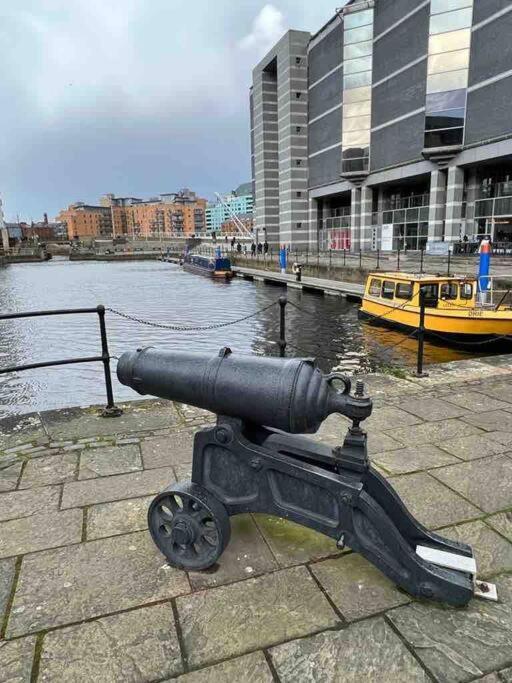 Leeds Clarence Dock 2 Bedroom Apt Luaran gambar