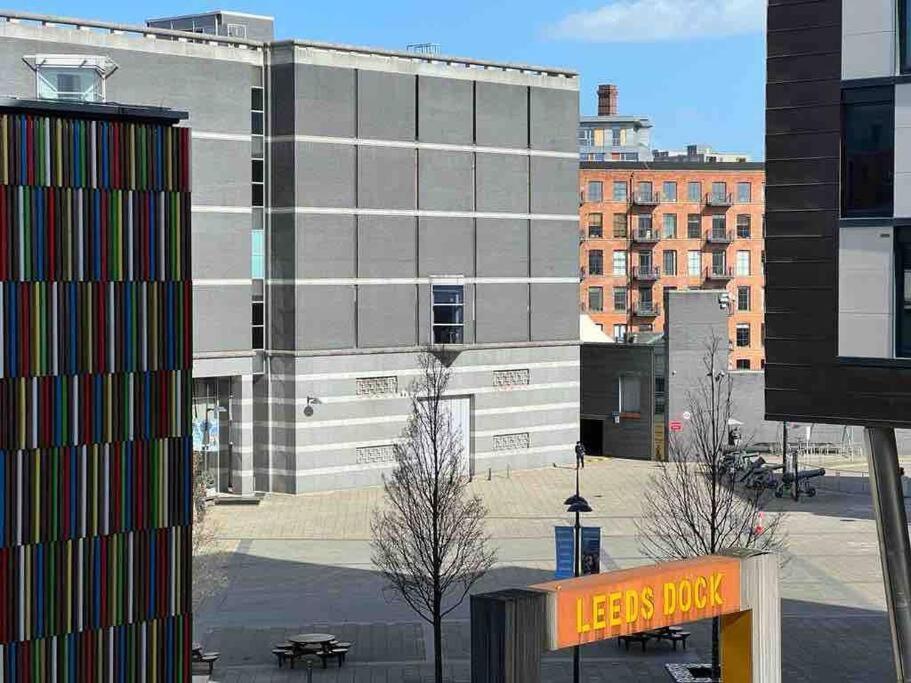 Leeds Clarence Dock 2 Bedroom Apt Luaran gambar