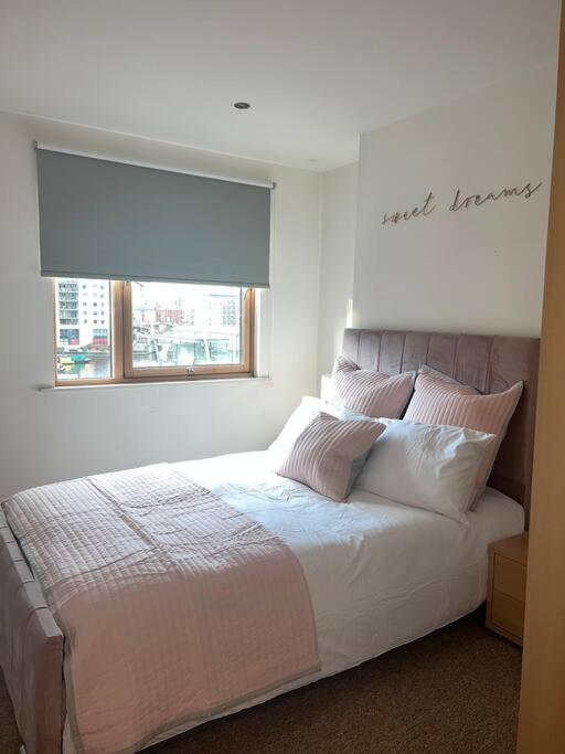 Leeds Clarence Dock 2 Bedroom Apt Luaran gambar