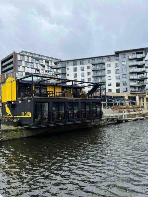 Leeds Clarence Dock 2 Bedroom Apt Luaran gambar