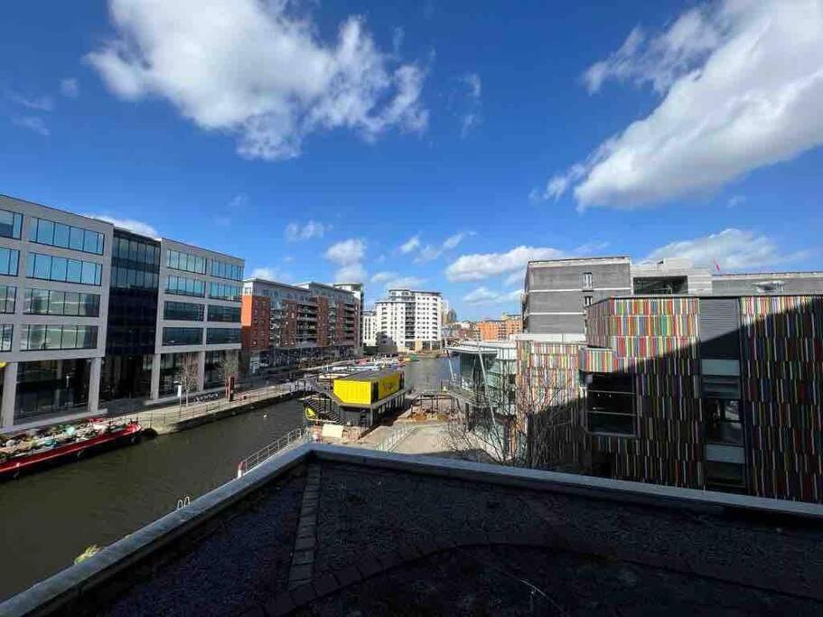 Leeds Clarence Dock 2 Bedroom Apt Luaran gambar