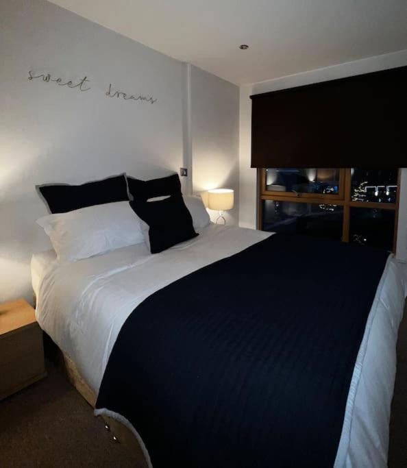 Leeds Clarence Dock 2 Bedroom Apt Luaran gambar