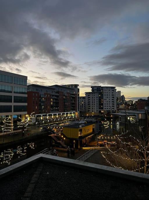 Leeds Clarence Dock 2 Bedroom Apt Luaran gambar