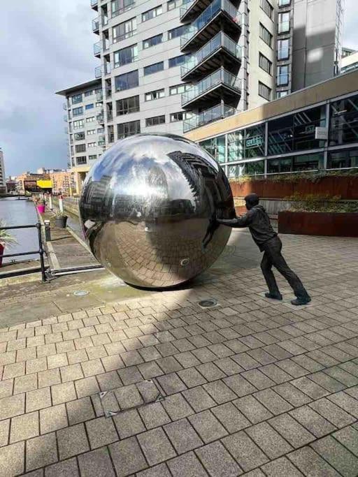 Leeds Clarence Dock 2 Bedroom Apt Luaran gambar